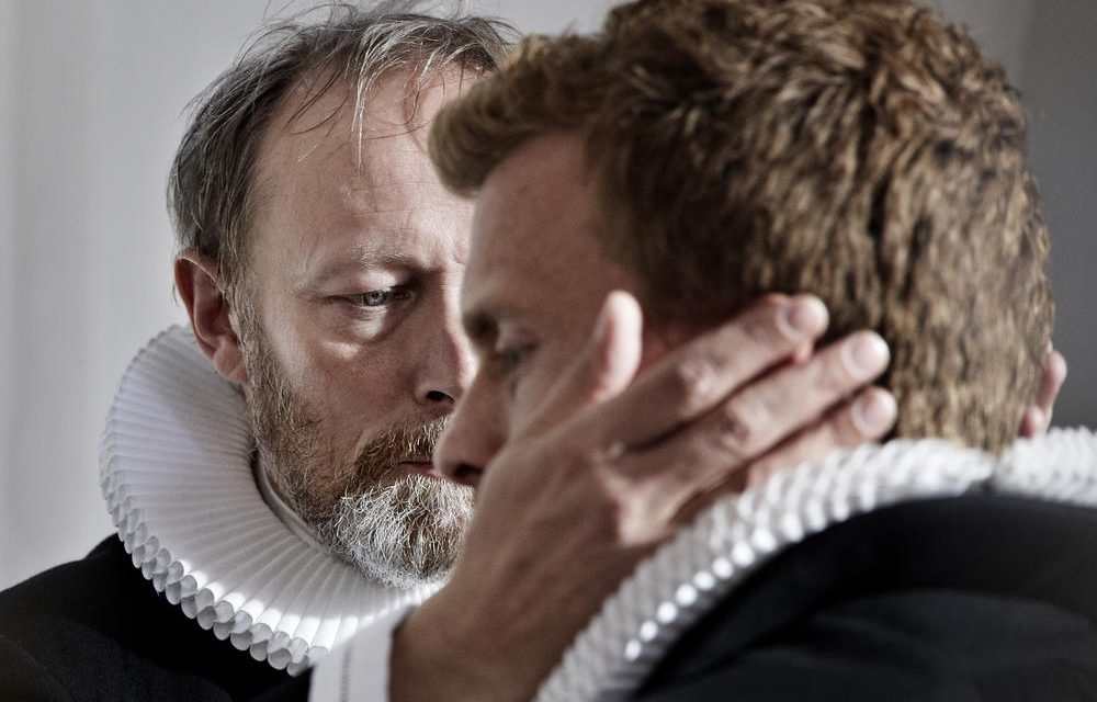 « Au nom du père » d’Adam Price- une série lumineuse sur ARTE