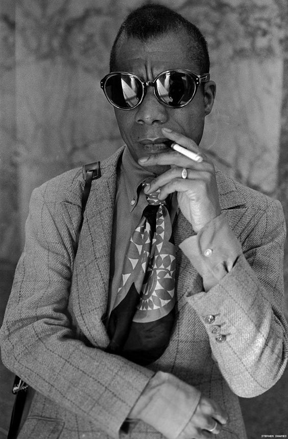 Un oiseau noir en littérature